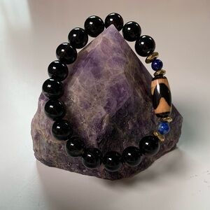 Tibetan Tiger Tooth Dzi Bead Bracelet